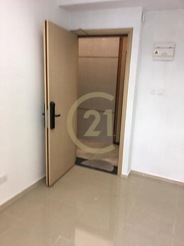 金富工業大廈『有窗、獨立廁』 葵涌 中層 C095139 售盤