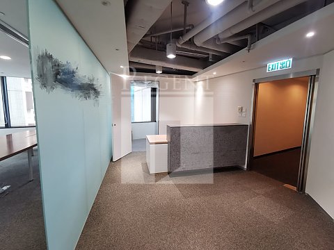 LEE & MAN COM CTR (理文商業中心) 