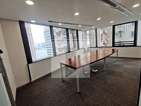 LEE & MAN COM CTR (理文商業中心) 