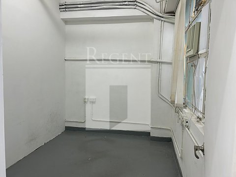 HUNG WAI IND BLDG (雄偉工業大廈) 