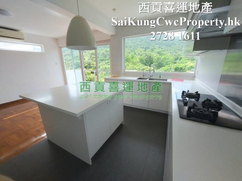 Overlooking Mountain Duplex with Rooftop Sai Kung 028588 For Buy