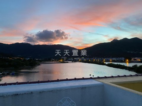 海邊細則頂樓連天台 西貢 高層 015054 售盤