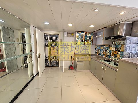 MEI FOO PH 01 BROADWAY 27 Lai Chi Kok M B066403 For Buy