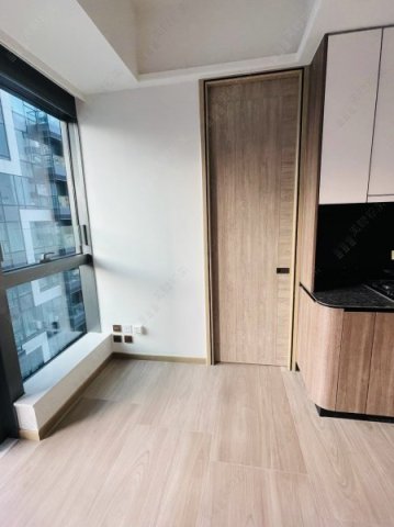 TWO ARTLANE Sai Ying Pun M 1541498 For Buy