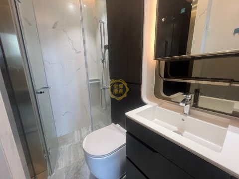 THE ROYALE SKYPOINT ROYALE