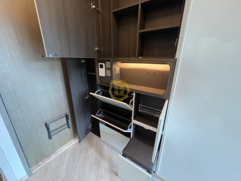 THE ROYALE SKYPOINT ROYALE