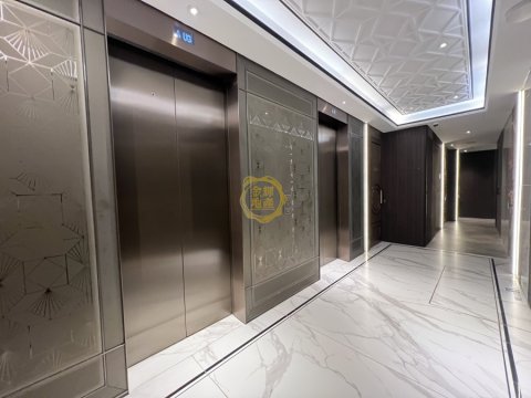 THE ROYALE SKYPOINT ROYALE