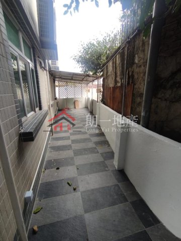 錦上路村屋