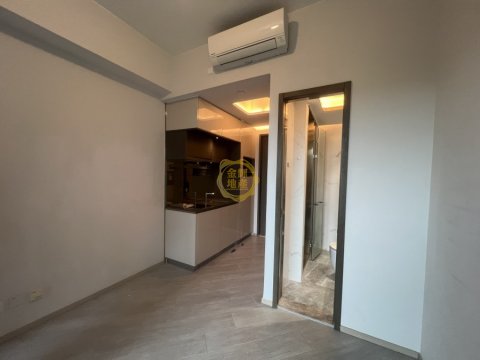 THE ROYALE SKYPOINT ROYALE