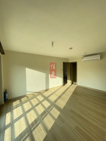 粉嶺村屋三樓及天台連車位 粉嶺 009407 售盤