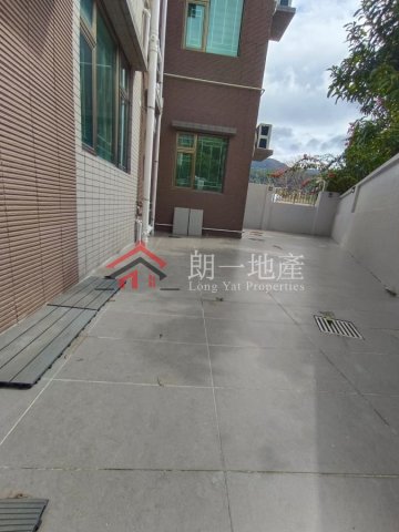 錦上路村屋