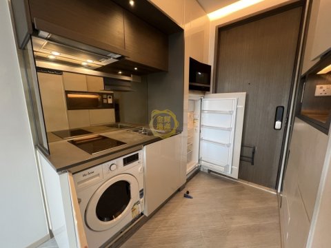 THE ROYALE SKYPOINT ROYALE