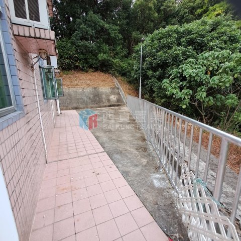井欄樹村