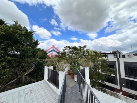 錦上路村屋