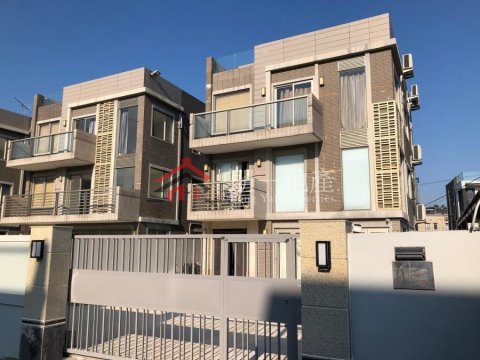 錦上路村屋