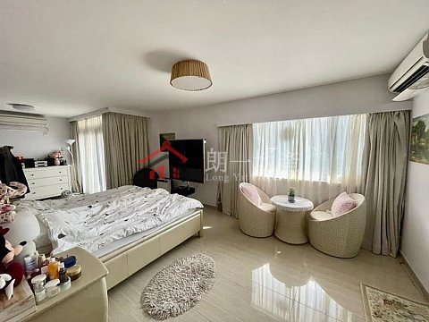 錦上路村屋