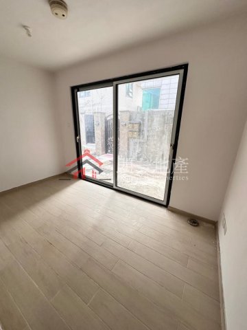 錦上路村屋