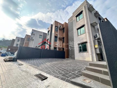 錦上路村屋