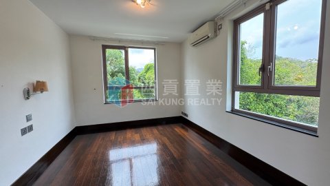 黃竹灣村