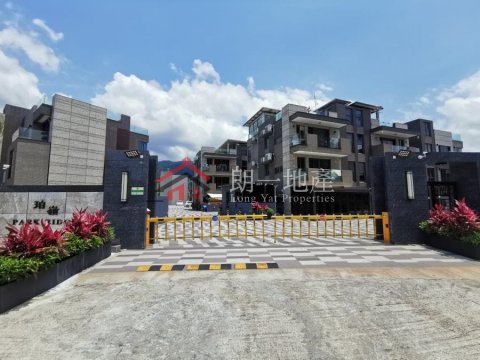 錦上路村屋