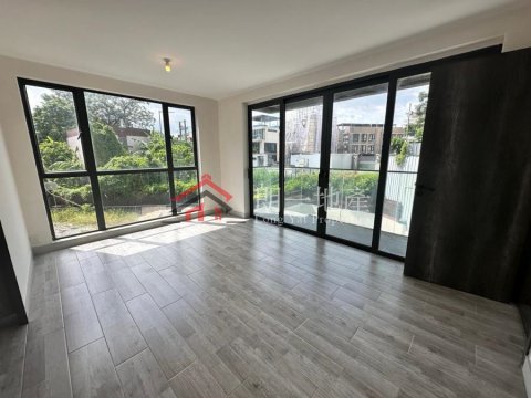 錦上路村屋