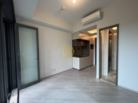 THE ROYALE SKYPOINT ROYALE