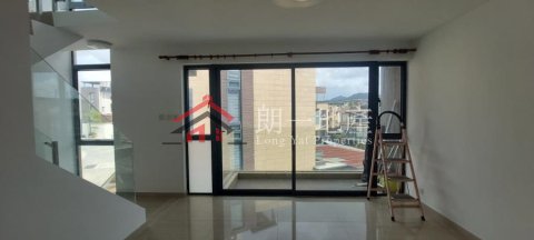 天水圍 步行西鐵，生活區 2樓連天台