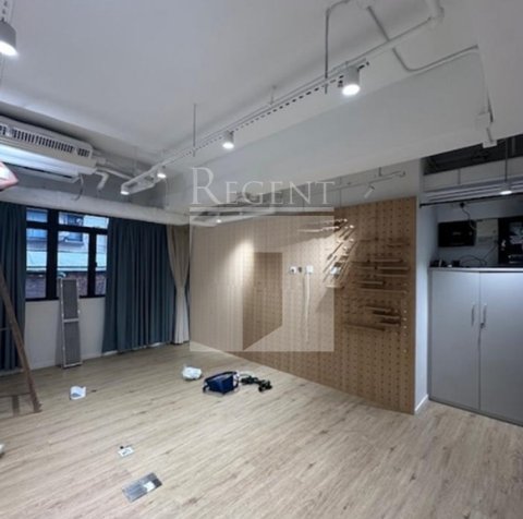 Wan Chai Office, Queen