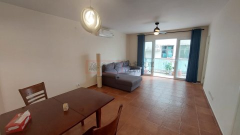 < 間隔四正, 遠望山景 >