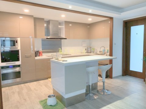 下黃宜凹 @ EMILY 95080096