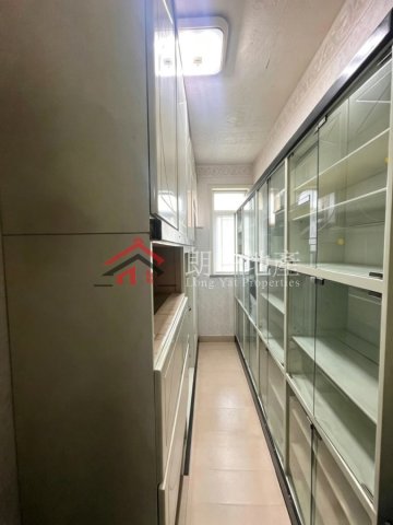 元朗南近路邊屋苑式三樓連天台