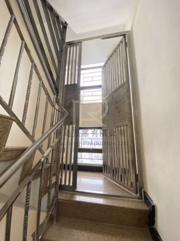 三樓連天台