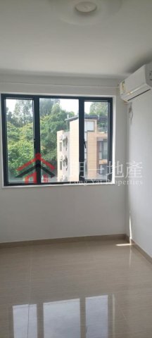 天水圍 步行西鐵，生活區 2樓連天台