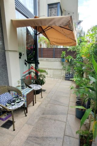 錦上路村屋