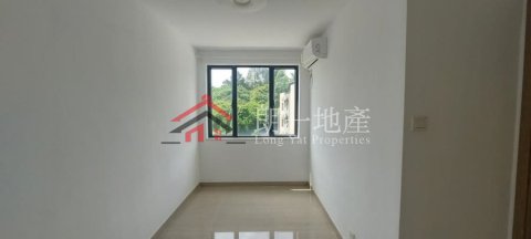 天水圍 步行西鐵，生活區 2樓連天台