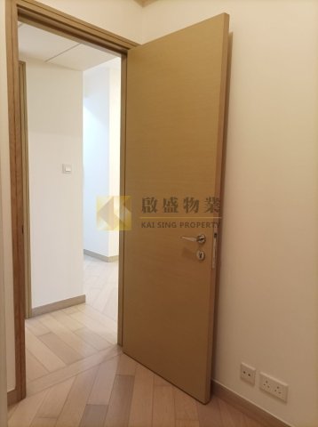 罕有放盤 高層