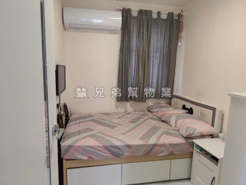 九龍坑 近小巴站 2房中層 開揚景