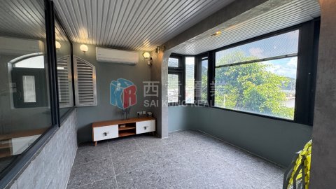 黃竹灣村
