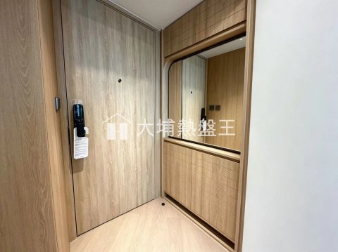 上然  