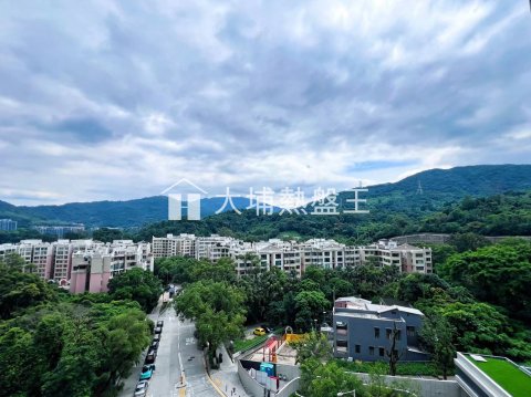 上然  