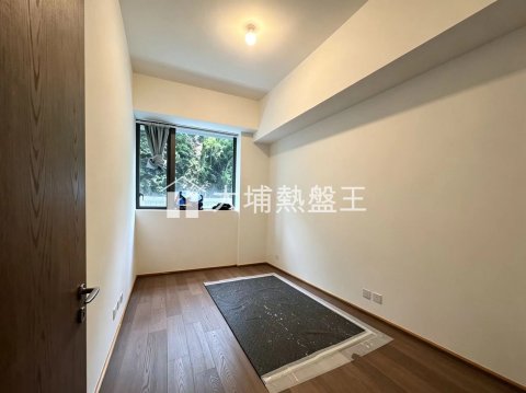 澐灃  
