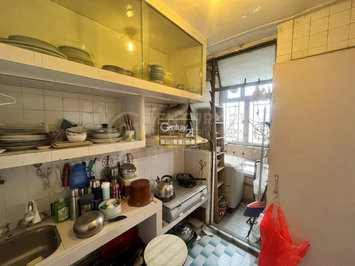 FUNG TAK ESTATE BLK 02 PIK FUNG HSE