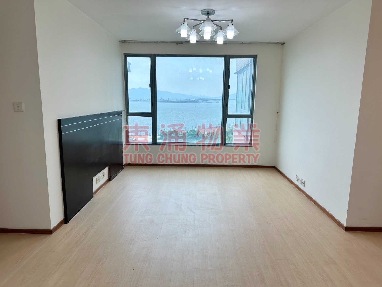SEAVIEW CRESC..