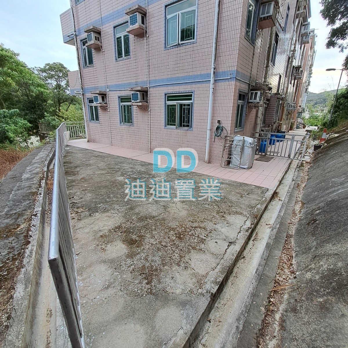 井欄樹村 位置方便 10分鐘到彩虹地鐵站