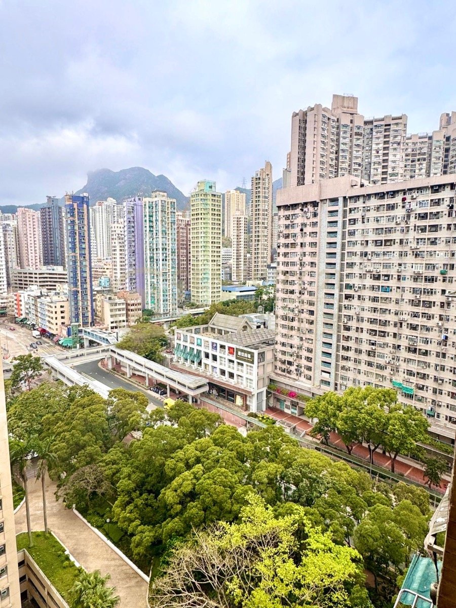 LUNG POON COURT
