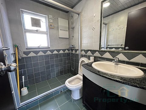 DRAGON INN COURT BLK 04