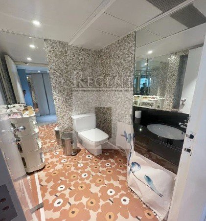 1 Lan Kwai Fong (兰桂坊1号) 1 Lan Kwai Fong (兰桂坊1号)