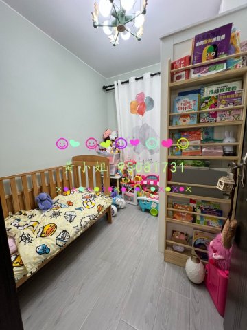 蘆慈田  95081731  兩車泊屋旁