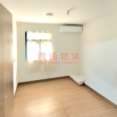 東涌村屋 地下層三房 門前私人泊車位