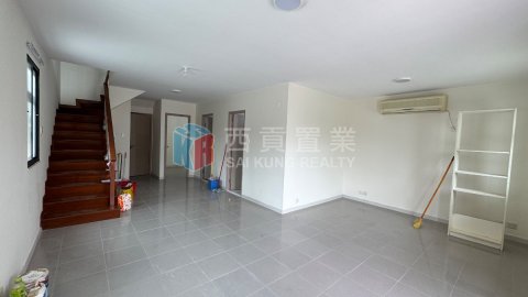 榕樹澳村